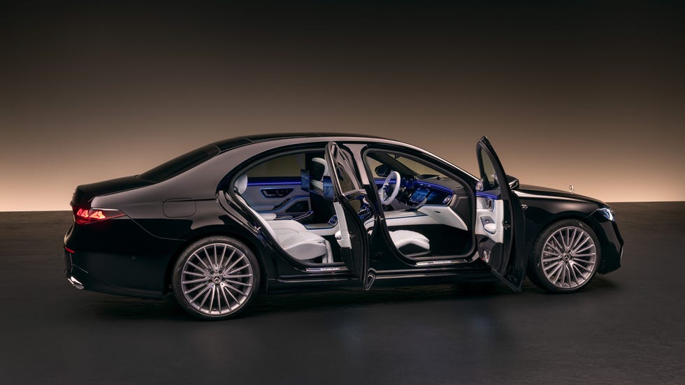 Side profile and front view of the 2027 S-Class in Manufaktur Black Sparkling paint.