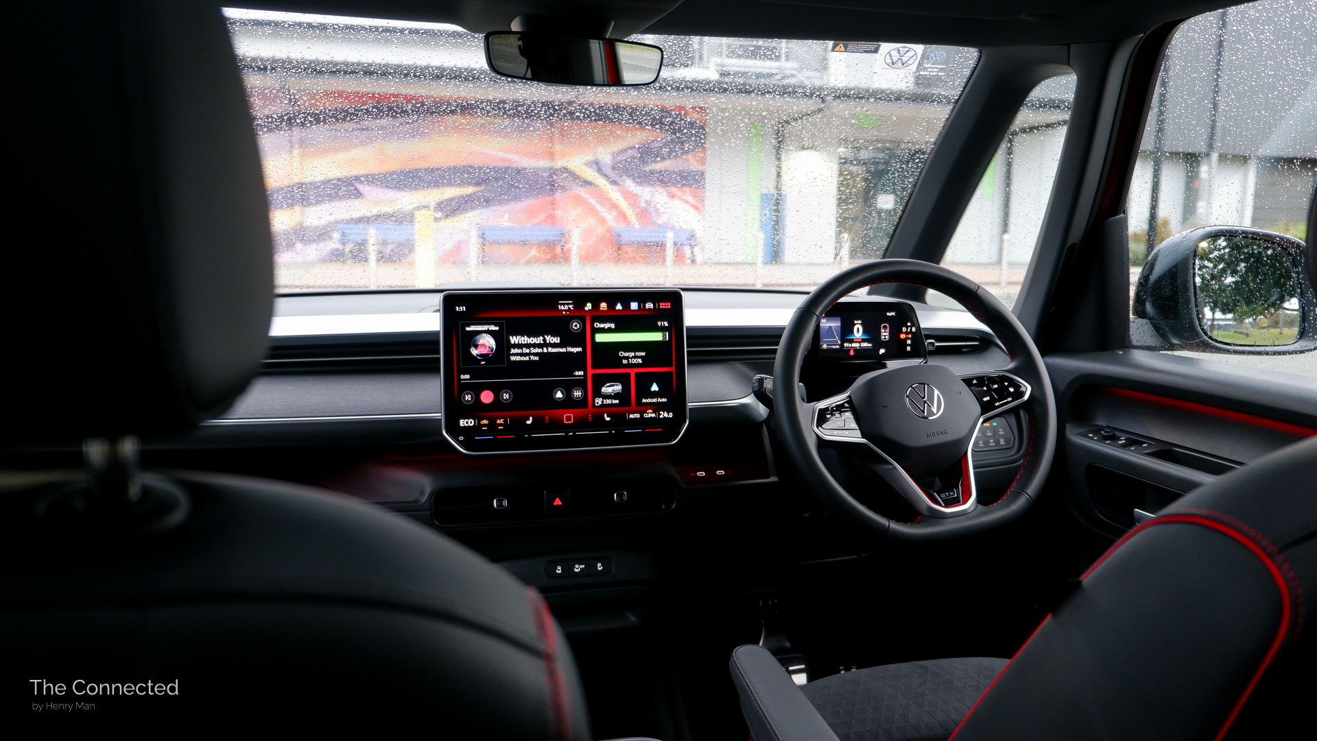 View of the modern dashboard, steering wheel, and central touchscreen of the ID.Buzz GTX.