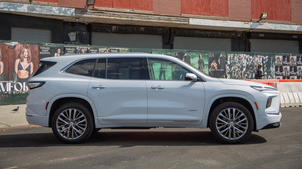 Full view of the 2026 Buick Enclave Avenir