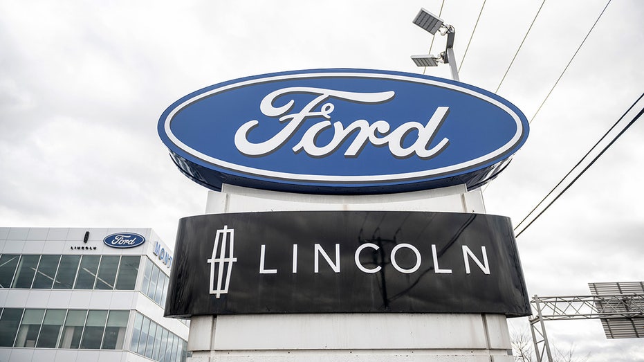 A modern dealership sign featuring both Ford and Lincoln brand logos.